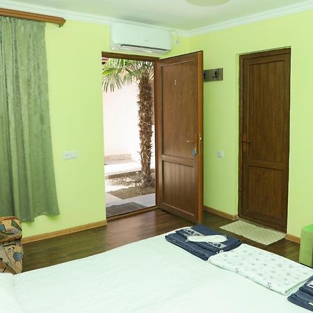 Naberejni Hotel Meghri Exterior photo